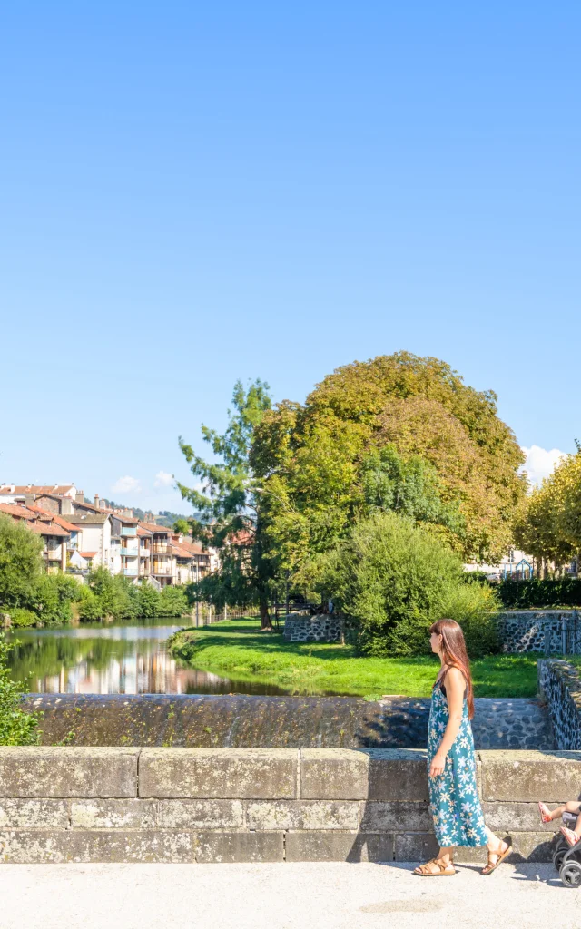 Pont rouge, Aurillac